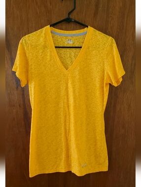 Under Armour Golf V-Neck T Shirt Sz Medium